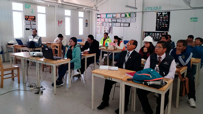 En Desaguadero nos reunimos con la comunidad educativa de la Escuela Bicentenario Tawantinsuyo
