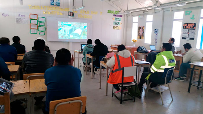 En Desaguadero nos reunimos con la comunidad educativa de la Escuela Bicentenario Tawantinsuyo