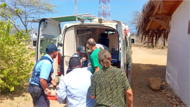 Foto Con la ambulancia se auxilio a persona adulta mayor