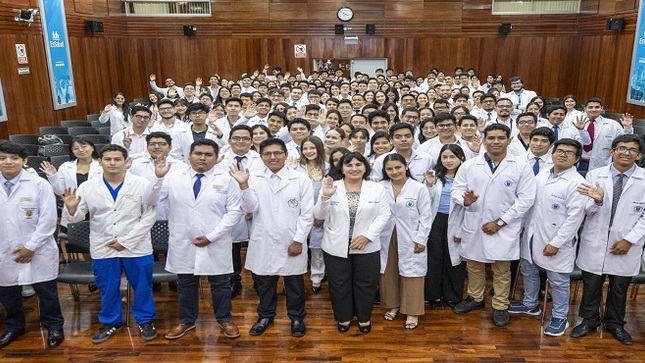 Más de 500 estudiantes de medicina se integran a la familia EsSalud a través del Programa de Internado Médico 2025