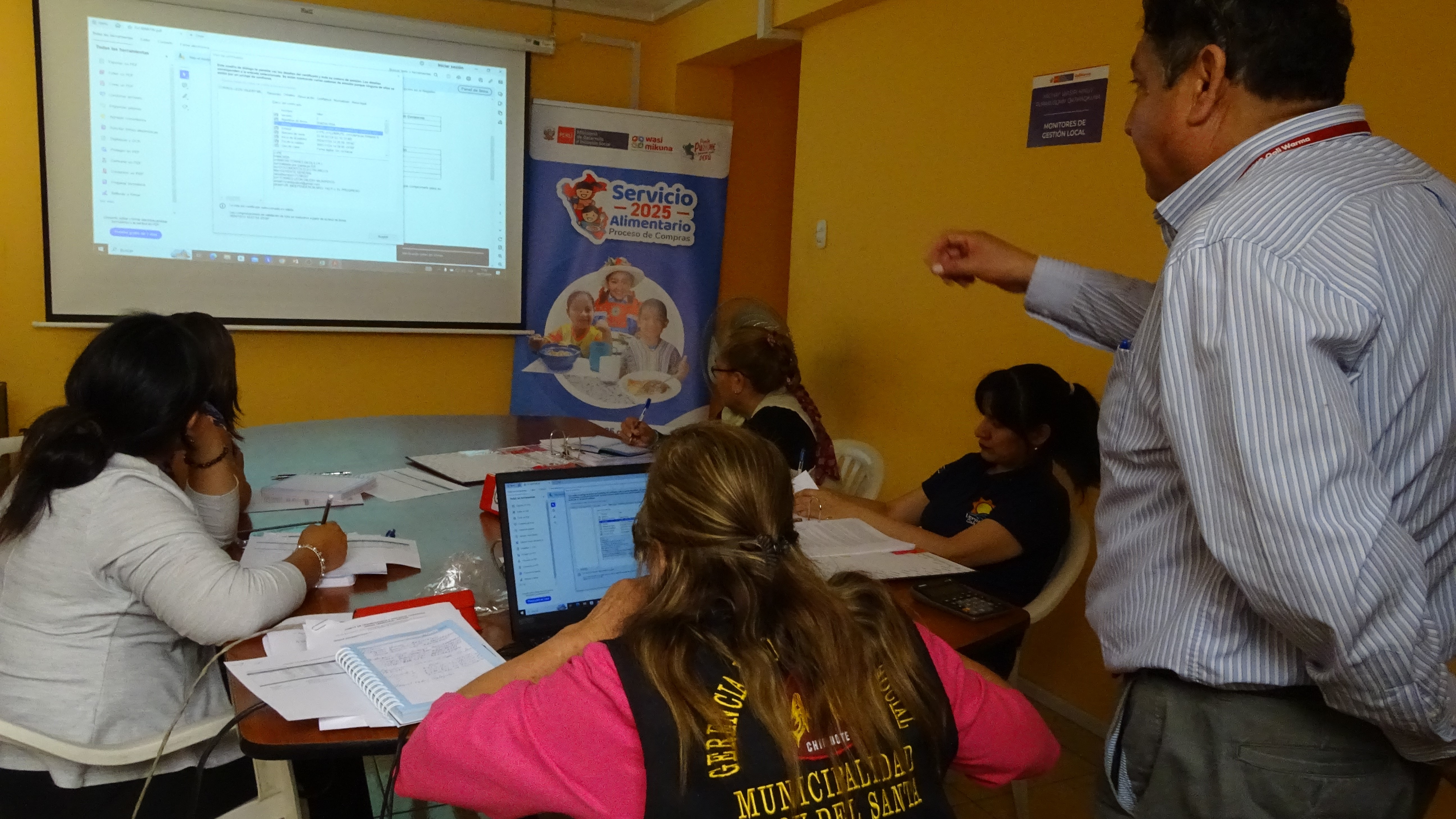 Comité de Compra en plena evaluación de propuestas