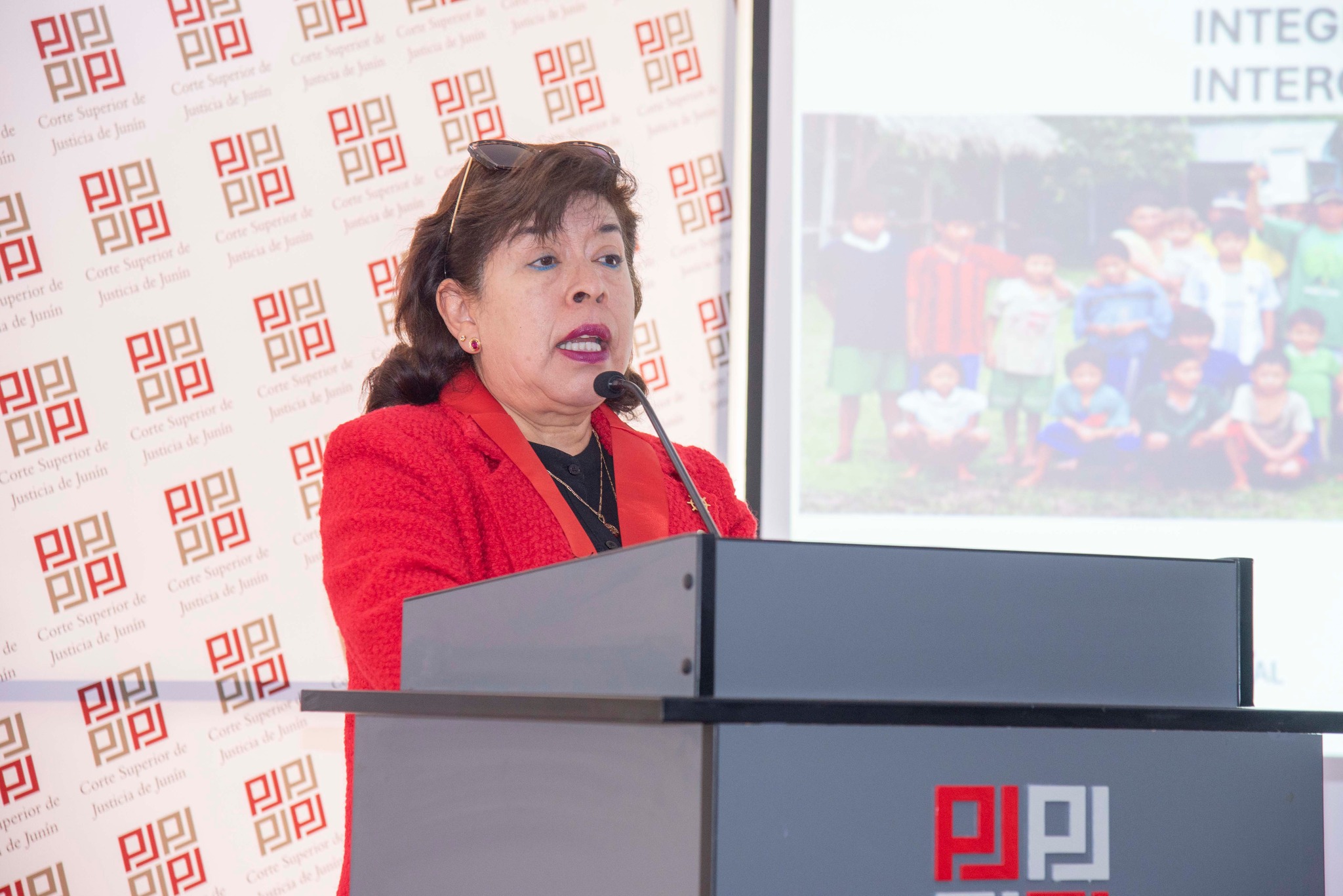 CONSTRUYENDO PUENTES DE INTEGRACIÓN CULTURAL