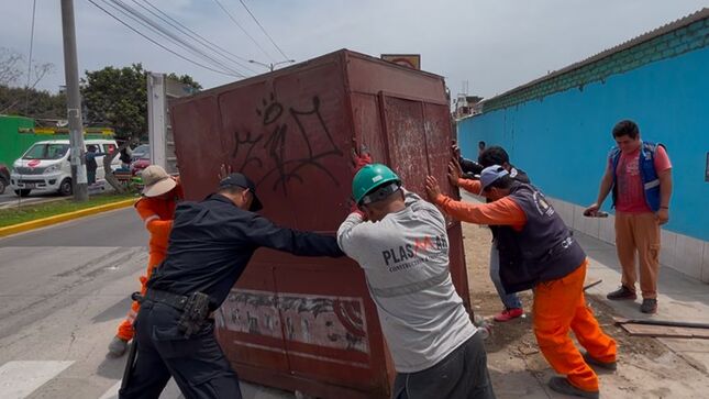 Municipalidad retira más de 10 kioscos abandonados en calles de Trujillo