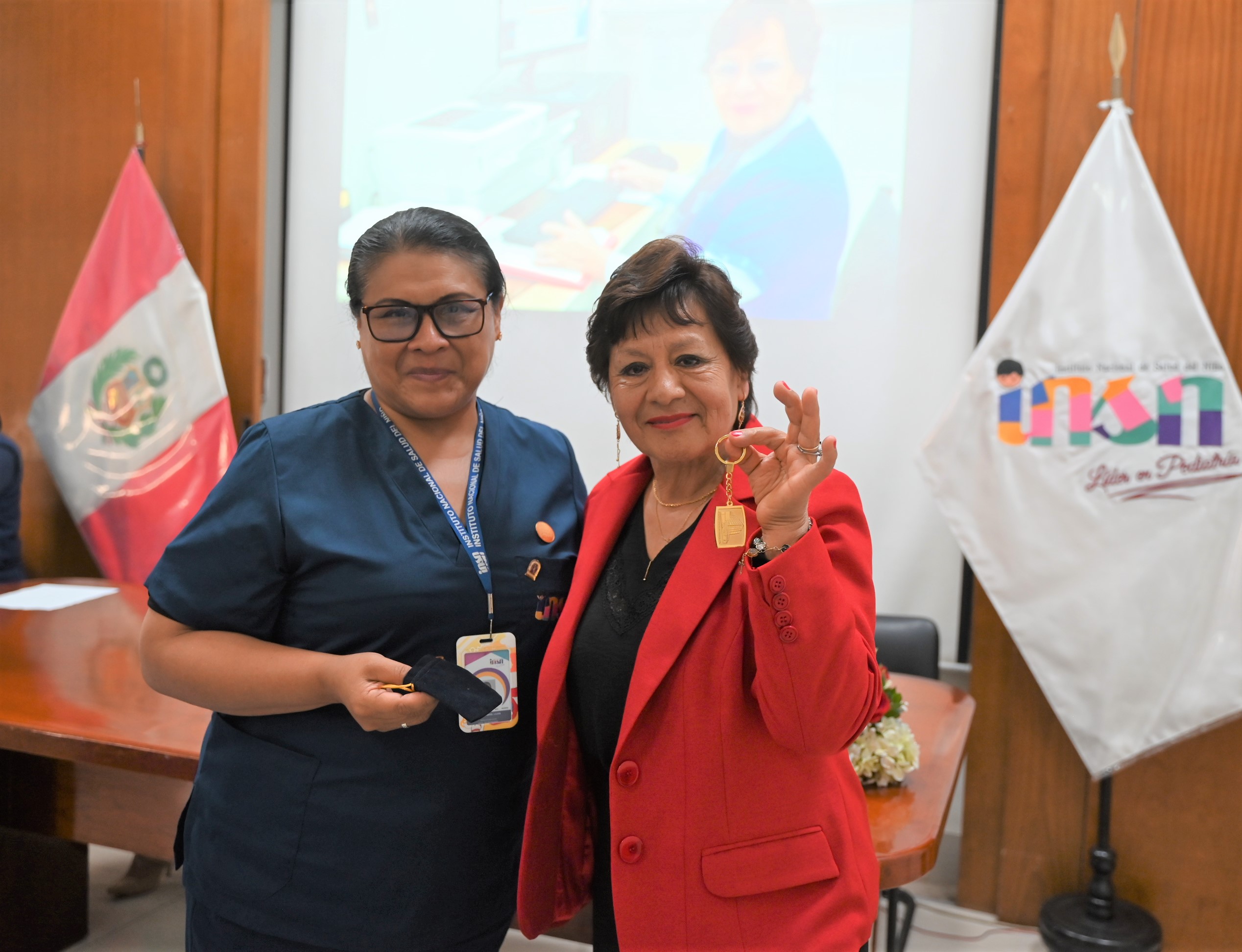 CEREMONIA RECONOCIMIENTO SRA. FLOR ESMILDA PORRAS - INSN