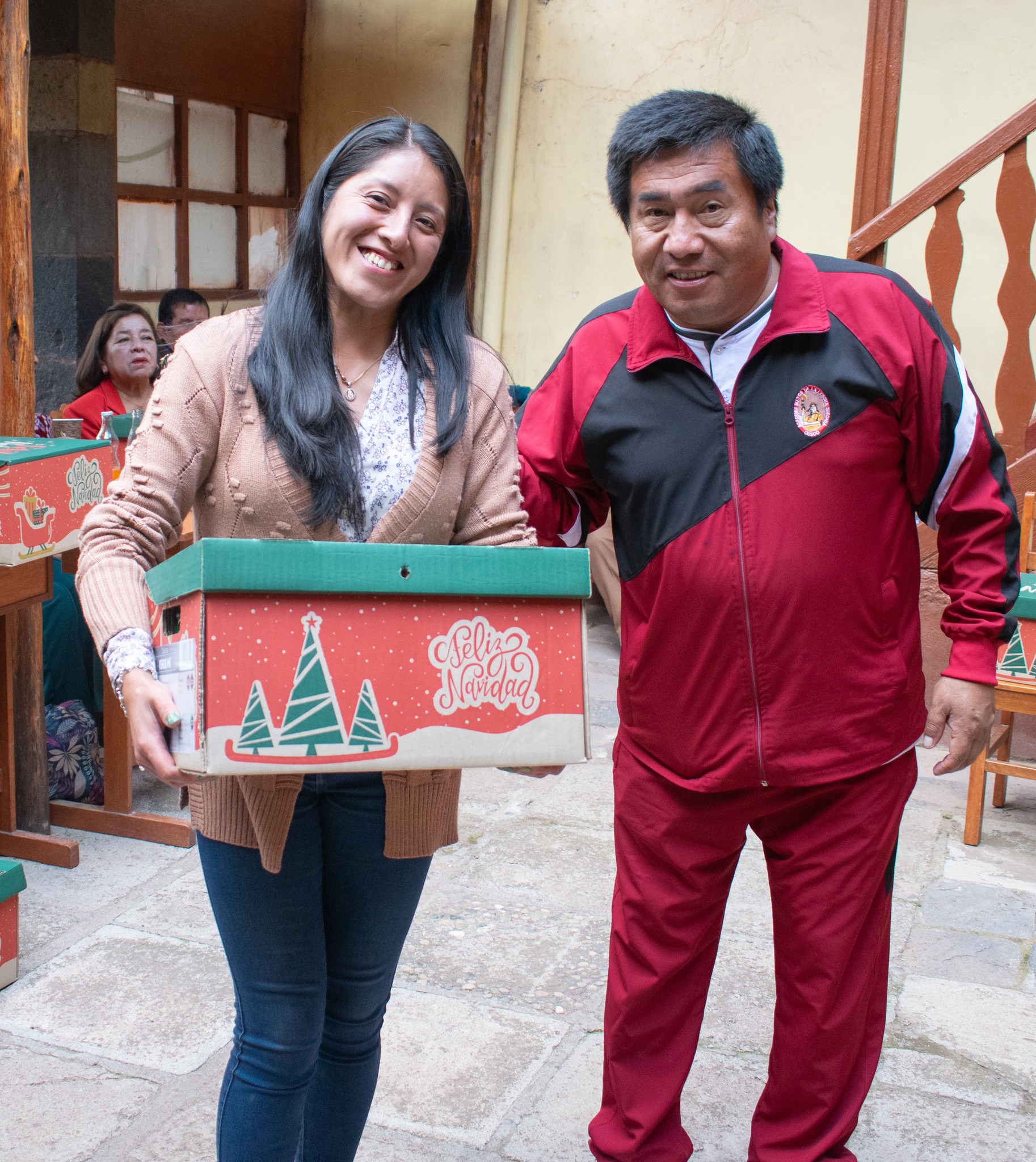 Entrega de credenciales y presentes de fin de año
