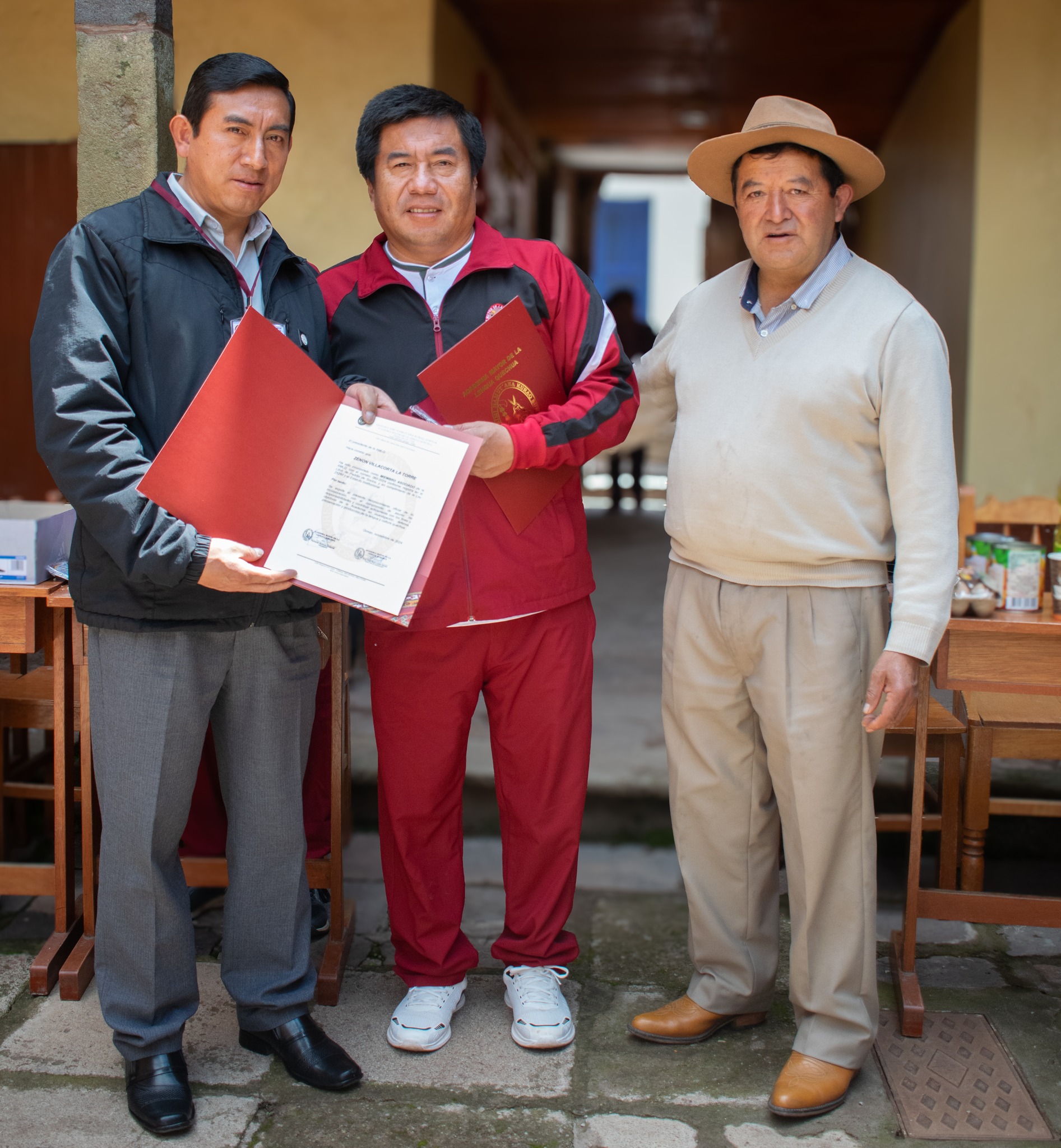 Entrega de credenciales y presentes de fin de año