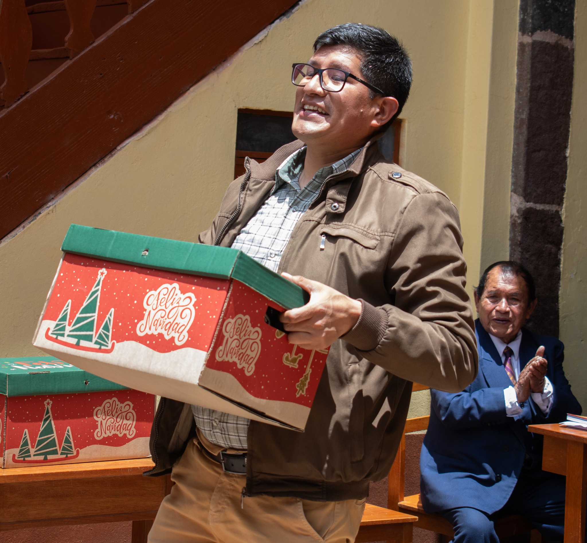 Entrega de credenciales y presentes de fin de año