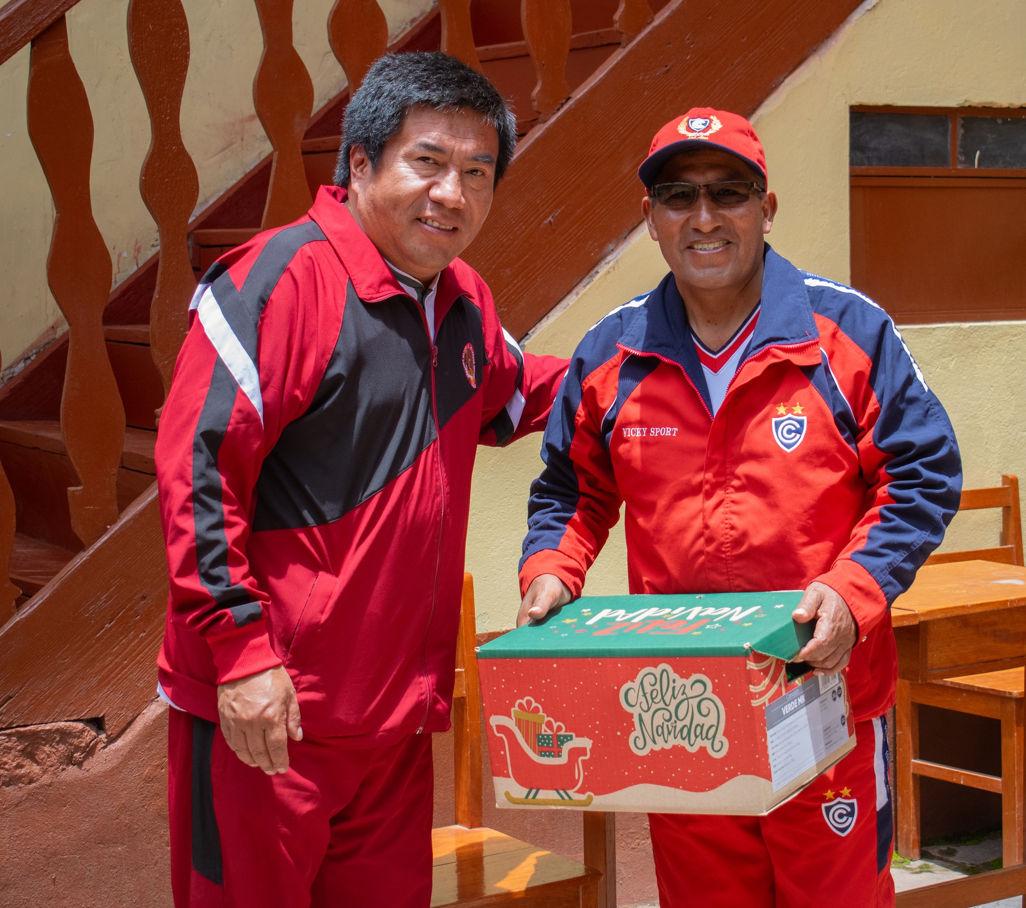 Entrega de credenciales y presentes de fin de año