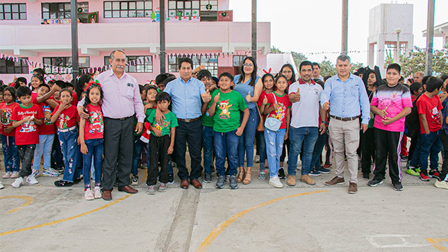 Primera piedra "Mejoramiento de los servicios educativos de la I.E. Santa Rosa del A.H. Santo Domingo".