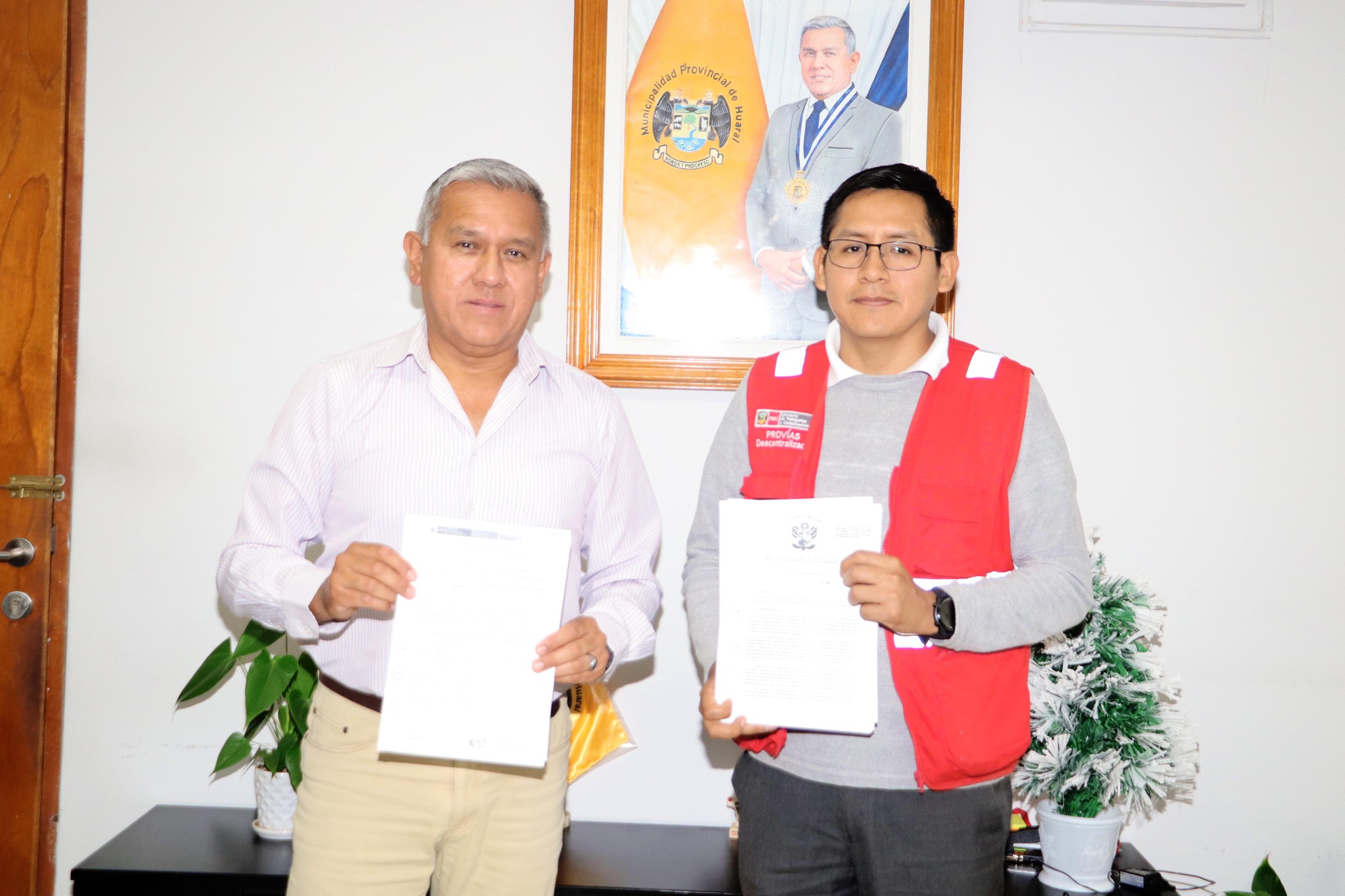 Municipalidad provincial de Huaral recibe motocicleta para mejorar gestiรณn pรบblica
