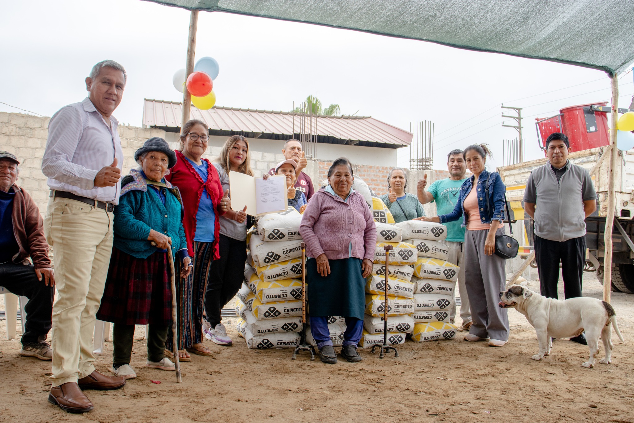 Alcalde provincial Fernando Cรกrdenas realiza importante donativo a la iglesia catรณlica del C.P. Tรบpac Amaru