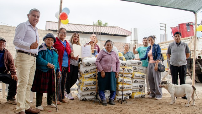 Alcalde provincial Fernando Cárdenas realiza importante donativo a la iglesia católica del C.P. Túpac Amaru