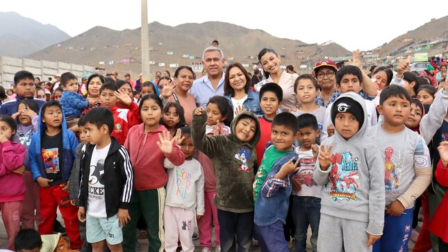 Alcalde provincial Fernando Cárdenas llevó alegría en esta Navidad a los niños y niñas del sector norte de Chancay 