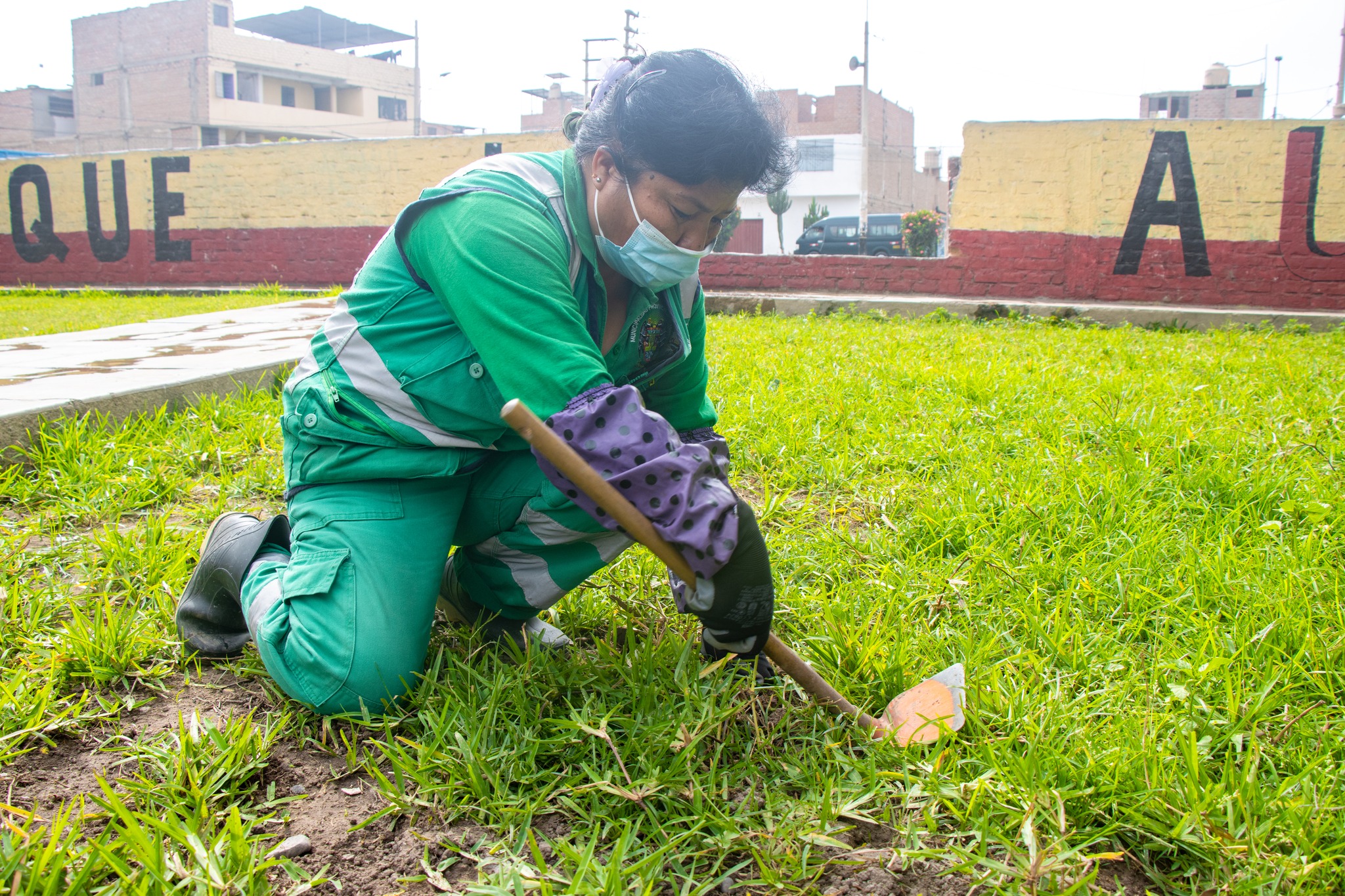 ¡Mantenimiento de áreas verdes en nuestros parques!