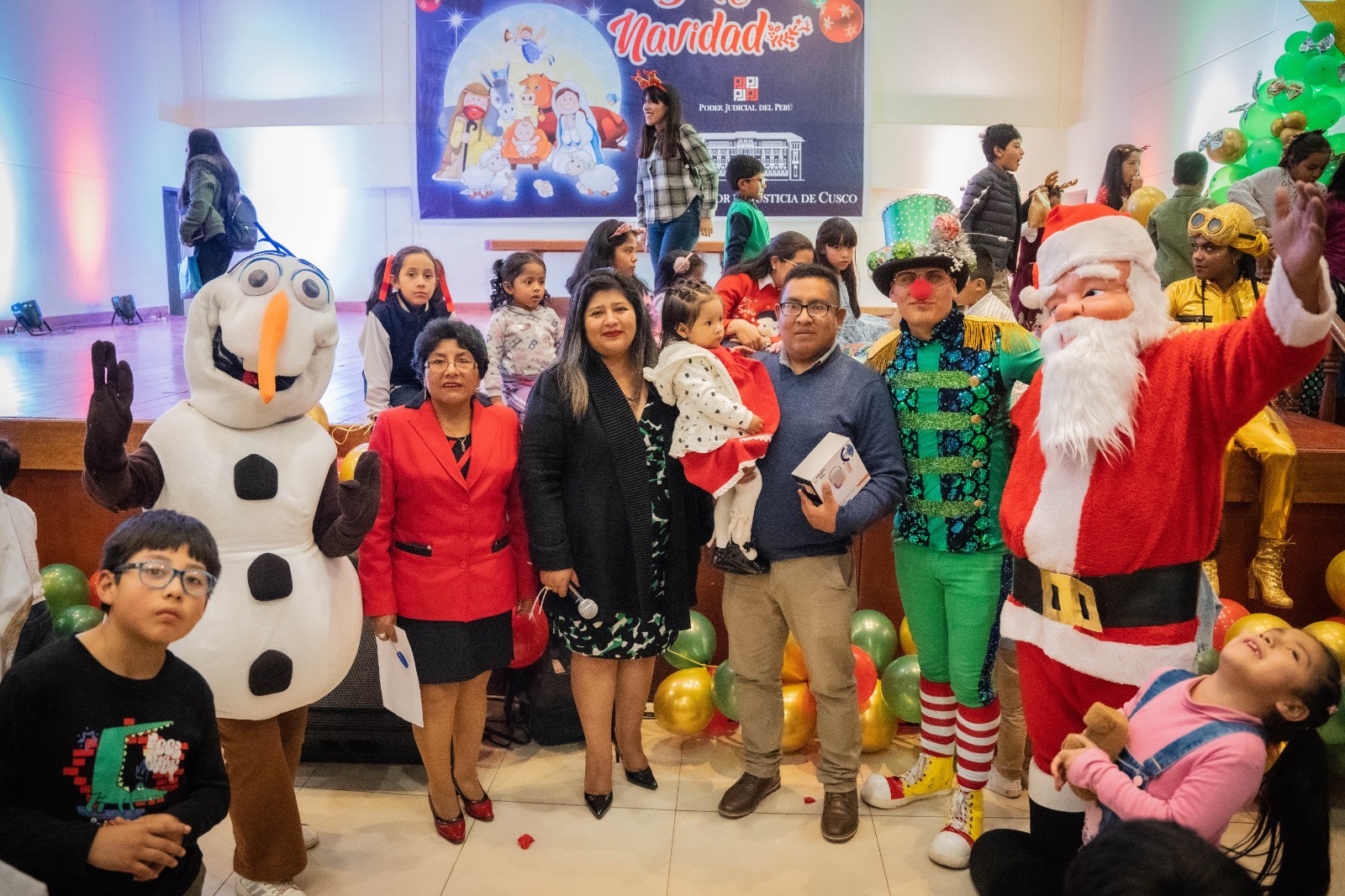 Niños y niñas de la familia judicial cusqueña disfutaron de show navideño