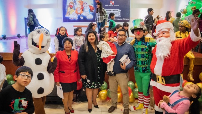 Niños y niñas de la familia judicial cusqueña disfutaron de show navideño