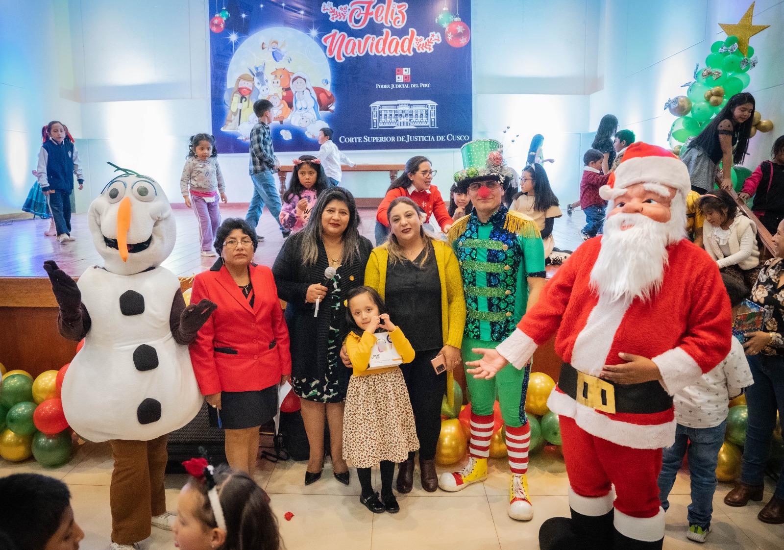 Niños y niñas de la familia judicial cusqueña disfutaron de show navideño