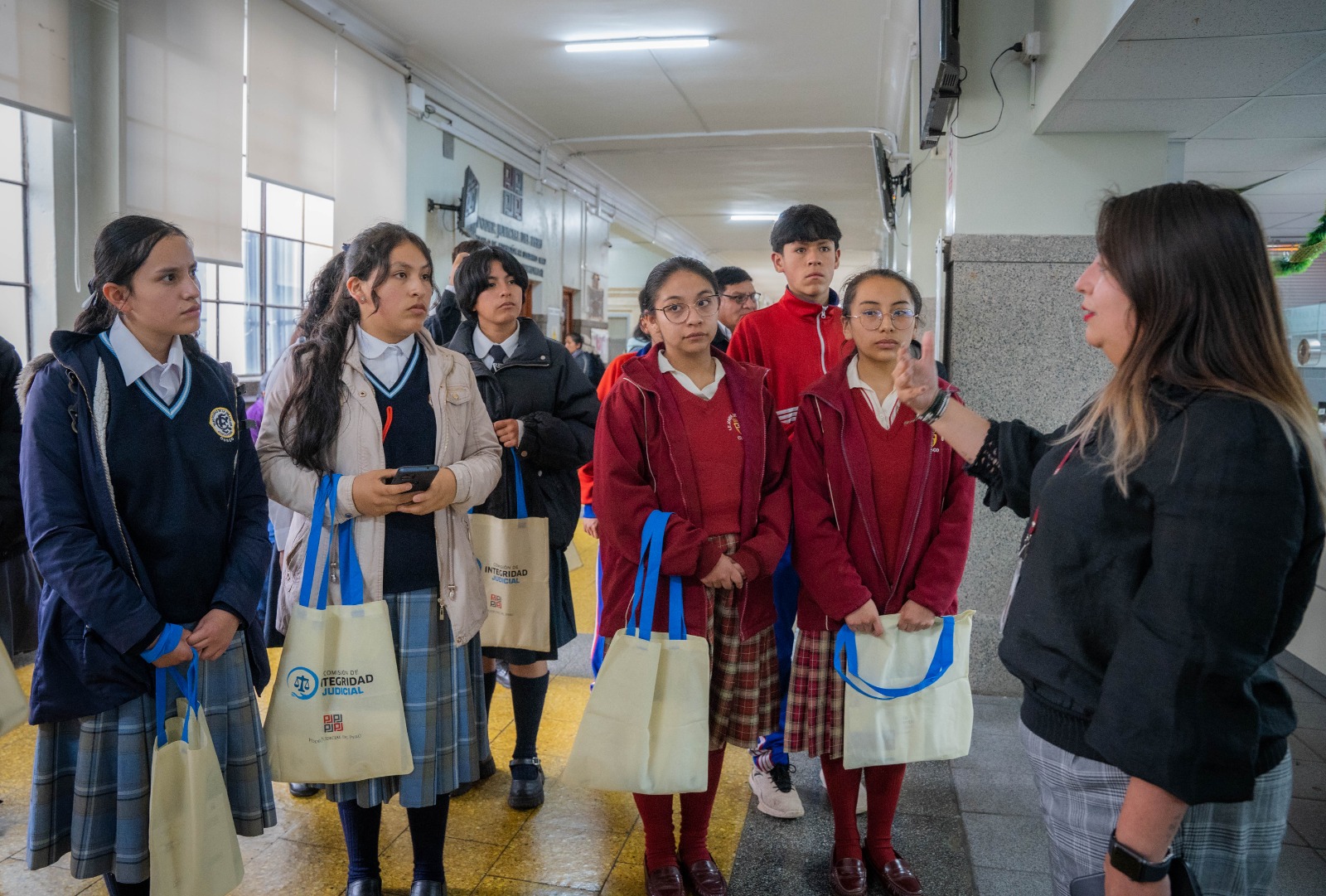 Jueces y Secretarios de Paz Escolar recorrieron las instalaciones de Palacio de Justicia
