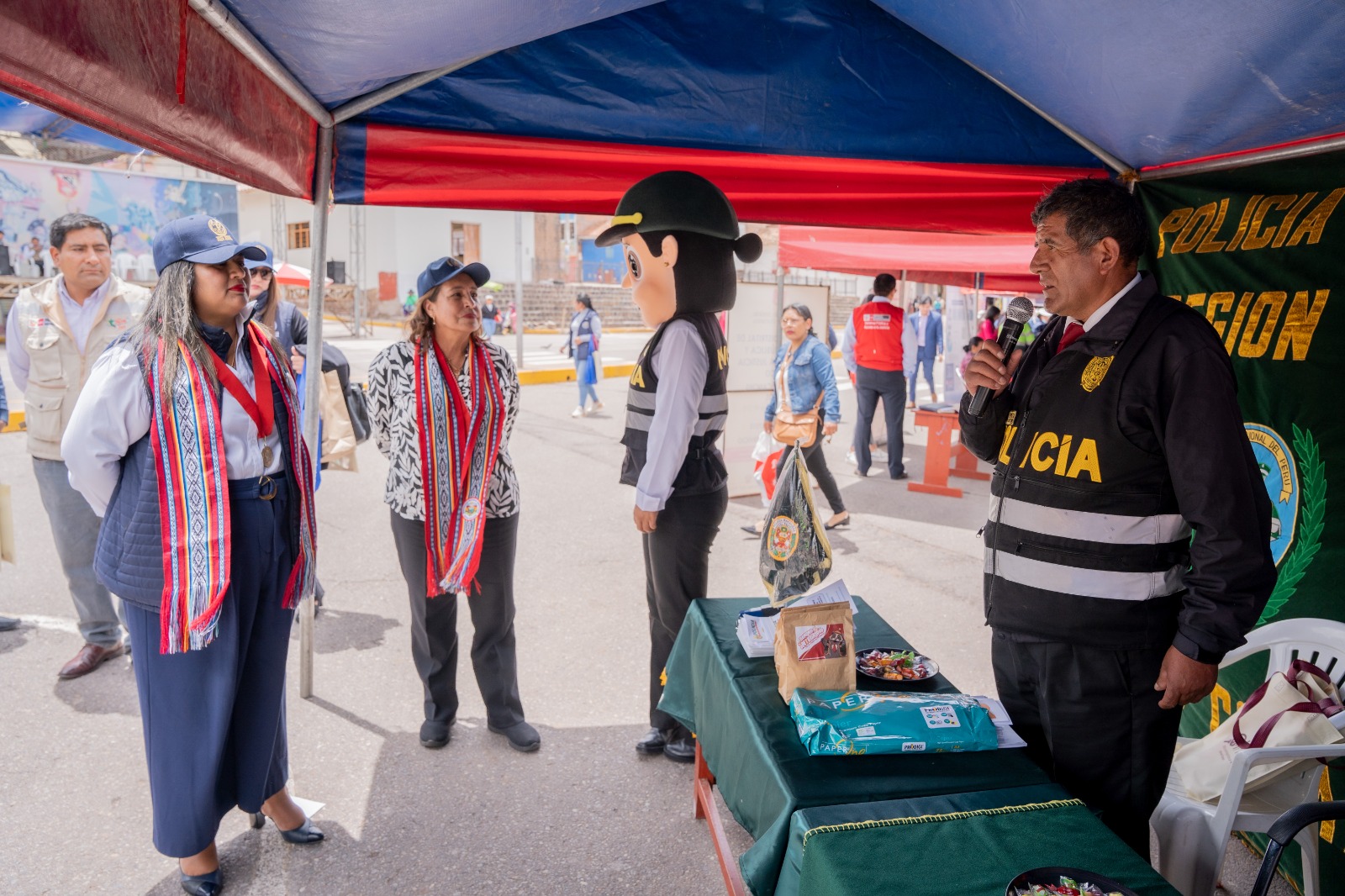 Corte de Cusco participó en Feria de Buenas Prácticas y Lucha contra la Corrupción en Urcos