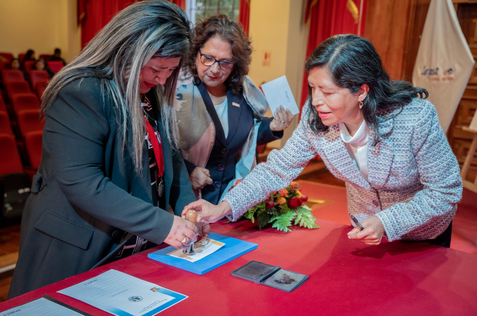 Corte de Cusco y SERPOST realizaron el lanzamiento oficial del "Matasello" conmemorativo por el Bicentenario 