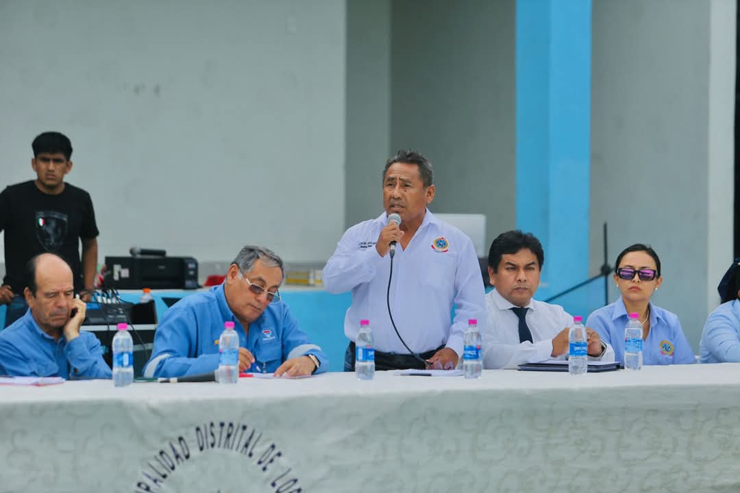 ALCALDE DE LOBITOS HACIENDO USO DE LA PALABRA