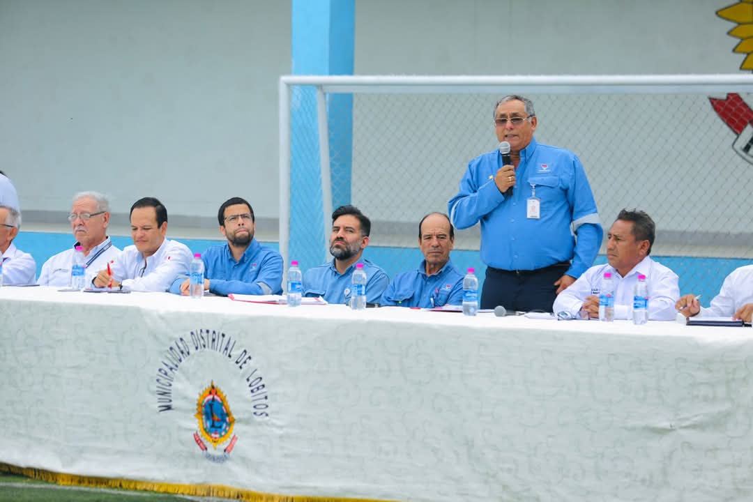 GERENTE GENERAL DE PETROPERU DIRIGIENDOSE A LA POBLACIÓN DE LOBITOS