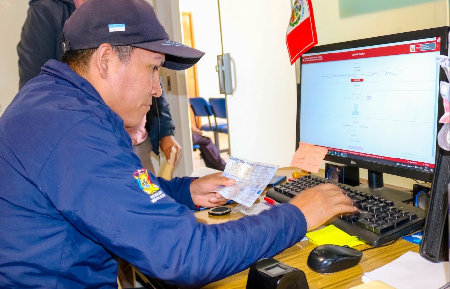 La Gerencia de Transporte emite licencias de conducir clase B conforme al formato del MTC
