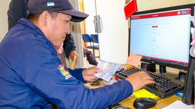 La Gerencia de Transporte emite licencias de conducir clase B conforme al formato del MTC