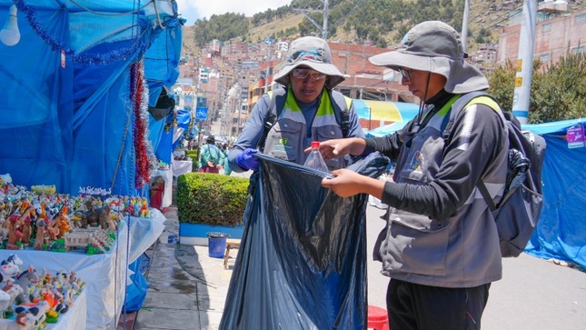 Municipalidad de Puno fortalece el adecuado manejo de residuos sólidos en la feria navideña Wawa Q'atu 2024