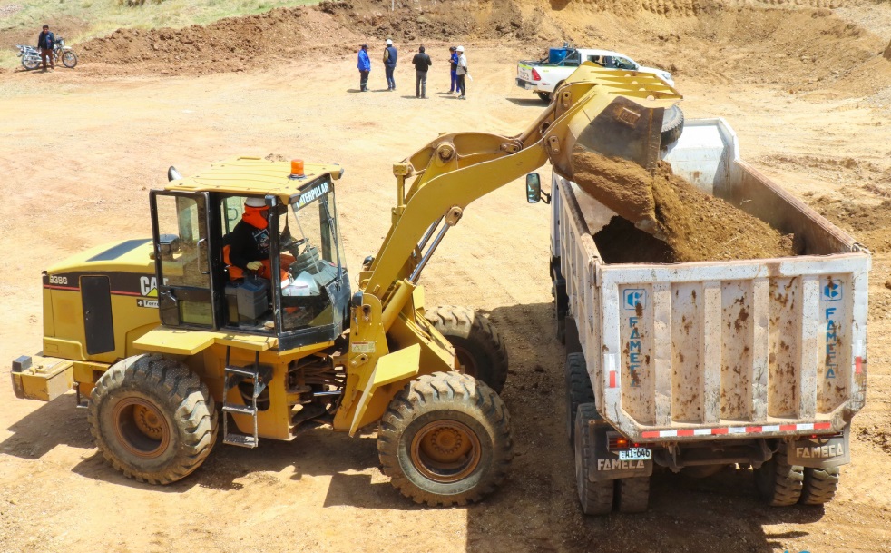 Municipalidad de Puno realiza mantenimiento de la red vial vecinal en el distrito de Acora