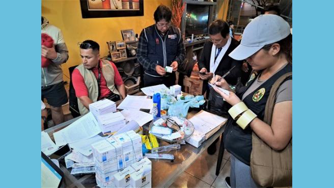 Incautan medicamentos falsificados y de contrabando que eran distribuidos en el centro comercial El Hueco