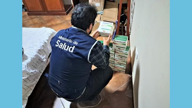 Incautan medicamentos falsificados y de contrabando que eran distribuidos en el centro comercial El Hueco