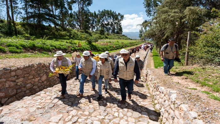 Cusqueños vuelven a transitar por el camino ritual inka sección Qorikancha – Ñustapakana en Saqsaywaman