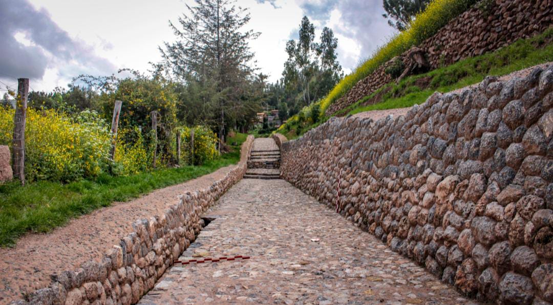 Cusqueños vuelven a transitar por el camino ritual inka sección Qorikancha – Ñustapakana en Saqsaywaman