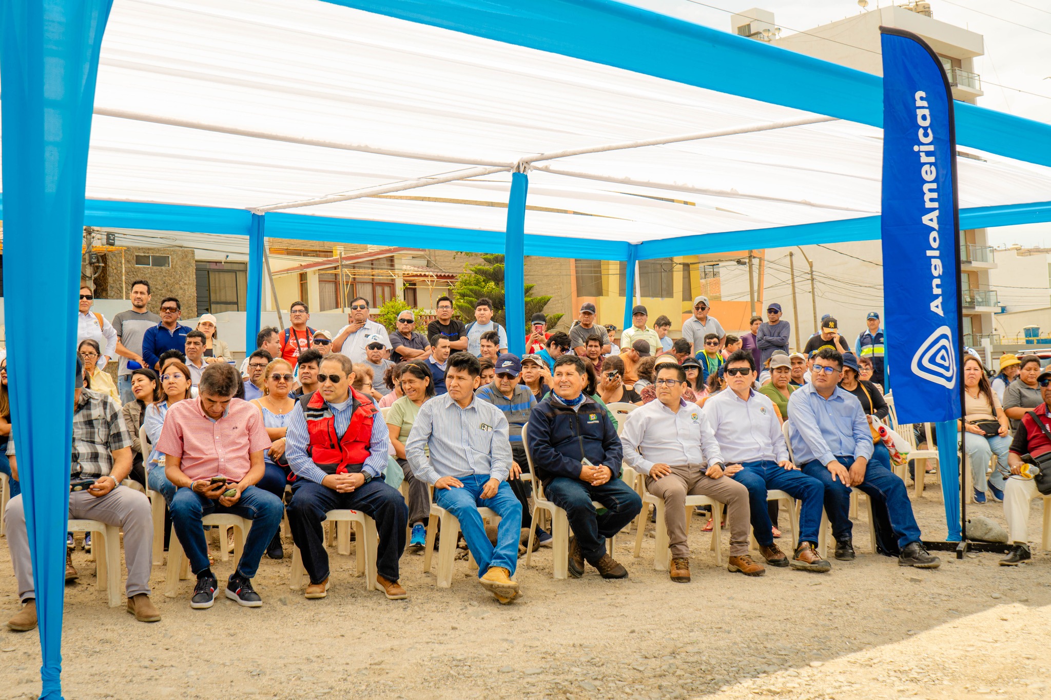 Representantes de la Municipalidad Provincial de Ilo, Anglo American Quellaveco y de la Constructora MLS S.A.C. , participaron en la ceremonia de colocación de primera piedra.