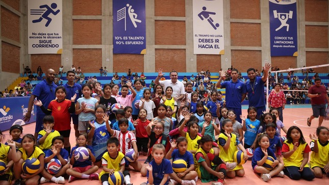Más de 35 mil niños y jóvenes participaron en nuestros talleres deportivos 2024 🏀⚽🏊‍♂️, y ya abrimos inscripciones para 2025 con cupos limitados 📅✍️.