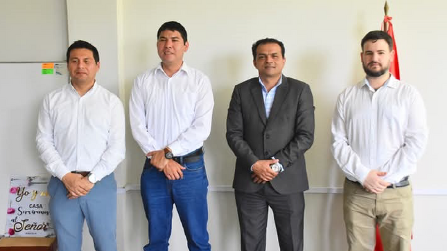 El Dr. Wilmer Charly Gonzales Rojas se reunió con expertos para promover la estrategia "Educación financiera en tu cole", que busca capacitar a estudiantes y docentes en habilidades financieras básica.