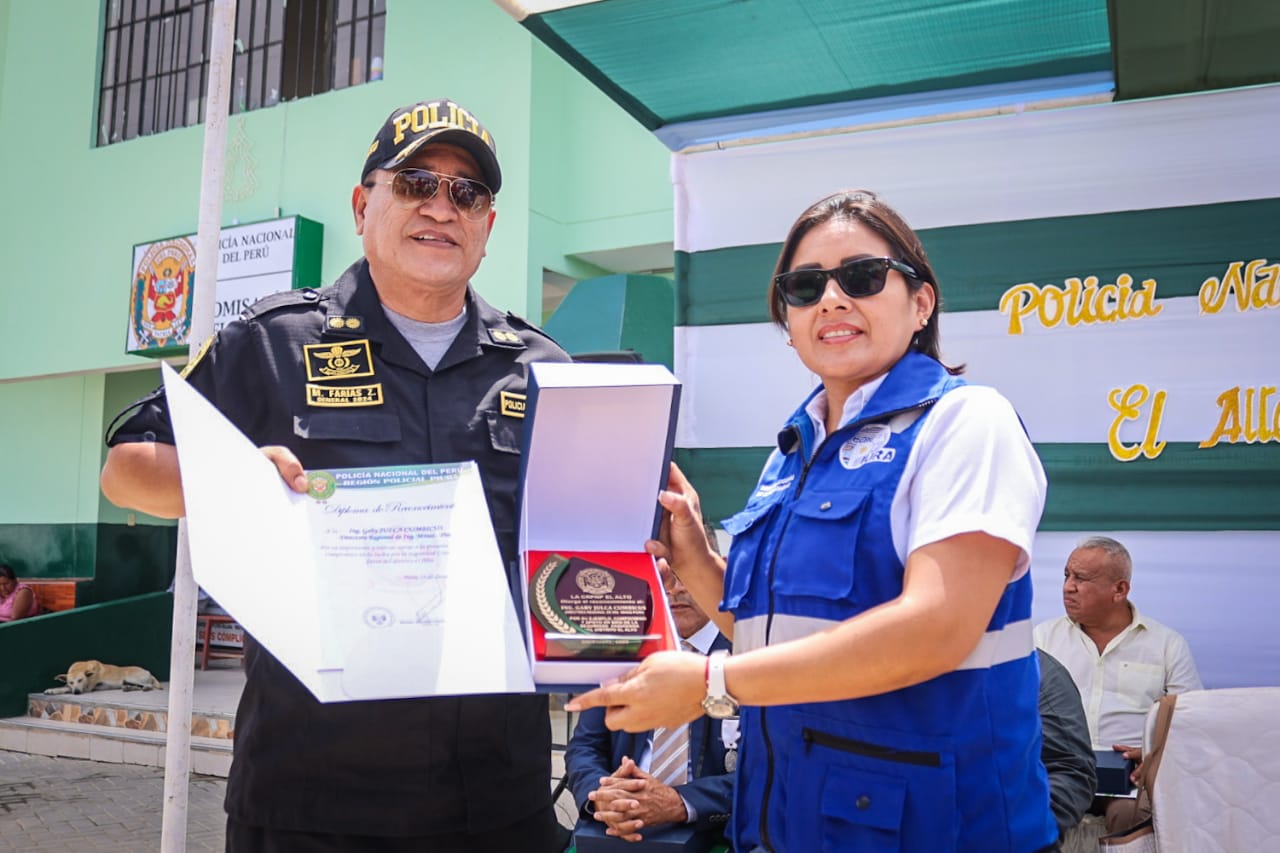 recibiendo el reconocimiento