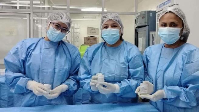 Farmacéuticos de la FarmaMinsa Mi Perú se capacitan en la elaboración de repelente contra el dengue