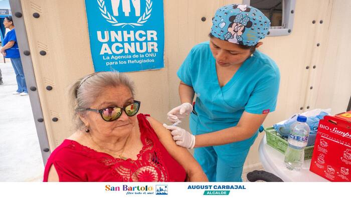 Exitosa jornada de salud visual, prevención solar, vacunación y más para los adultos mayores de San Bartolo.