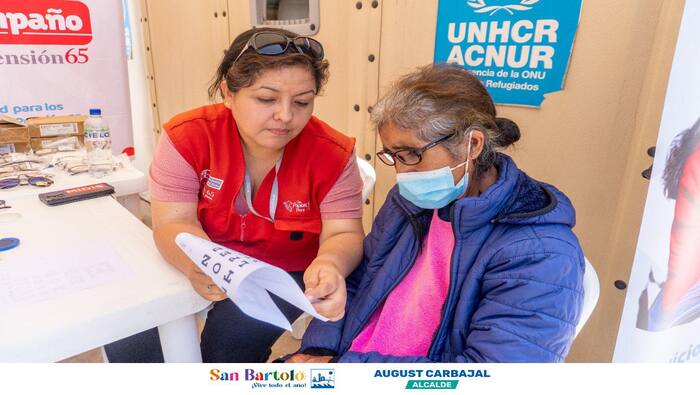 Exitosa jornada de salud visual, prevención solar, vacunación y más para los adultos mayores de San Bartolo.