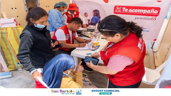 Exitosa jornada de salud visual, prevención solar, vacunación y más para los adultos mayores de San Bartolo.