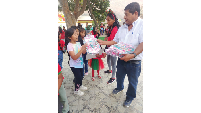 Entrega de regalos en Antioquia 2_Mesa de trabajo 1