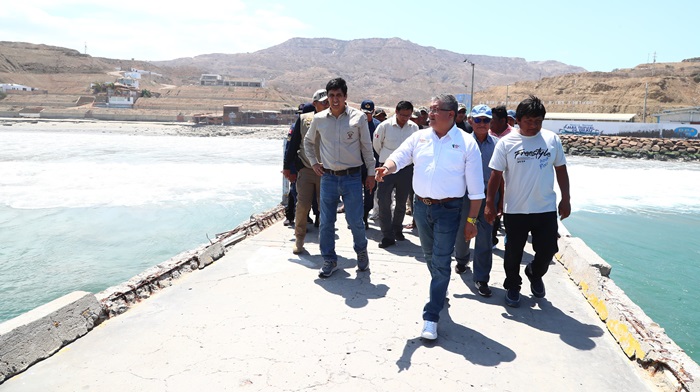 entrega ayuda pescadores
