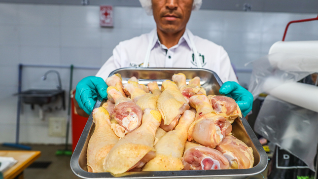 Hoy el pollo se expendió en los centros de distribución a S/ 5.40 el kilogramo