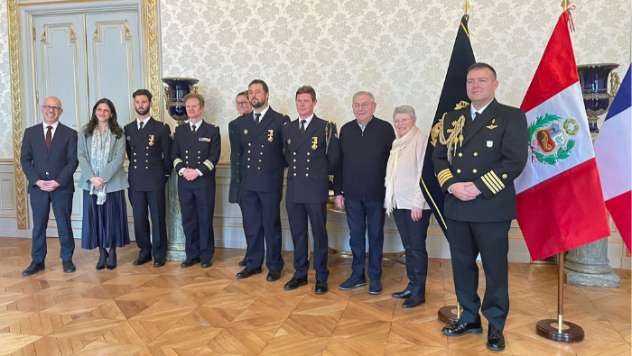 Honor al mérito: Marina de Guerra condecora a miembros de la Marina Nacional Francesa por servicios prestados al Perú