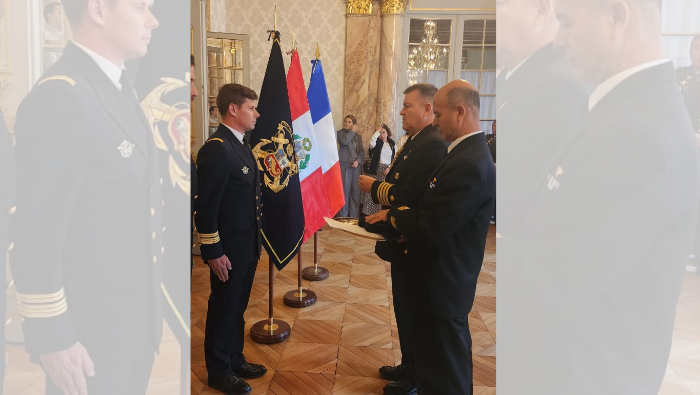 Honor al mérito: Marina de Guerra condecora a miembros de la Marina Nacional Francesa por servicios prestados al Perú
