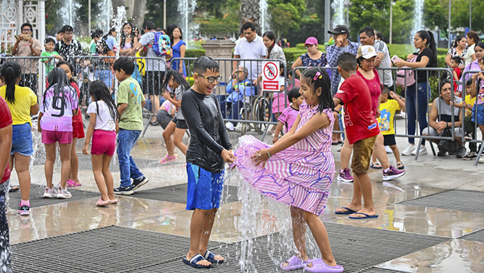 MILES DE VISITANTES DISFRUTARON DE PRIMER DÍA DEL 2025 EN EL CIRCUITO MÁGICO DEL AGUA - 3