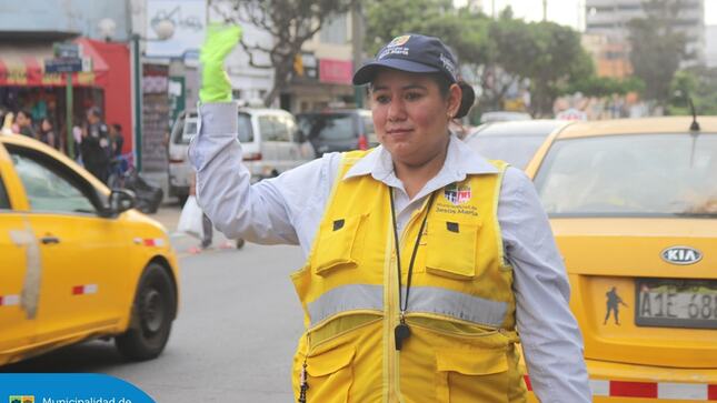 En estas fiestas, seguimos comprometidos con tu bienestar. ✨ Nuestro personal de Movilidad Urbana realiza controles de tránsito 🚦 en las zonas con mayor afluencia de vehículos, mientras que el equipo de Limpieza Pública se encarga del barrido en todas las calles y avenidas para que disfrutes de un entorno más limpio. ✨
Y no olvides que tenemos el Tópico de Urgencias disponible para todos los jesusmarianos 🏥 Porque tu salud siempre es lo más importante. 💙
Juntos, ¡hacemos de este Año Nuevo un momento seguro y lleno de bienestar! 💪