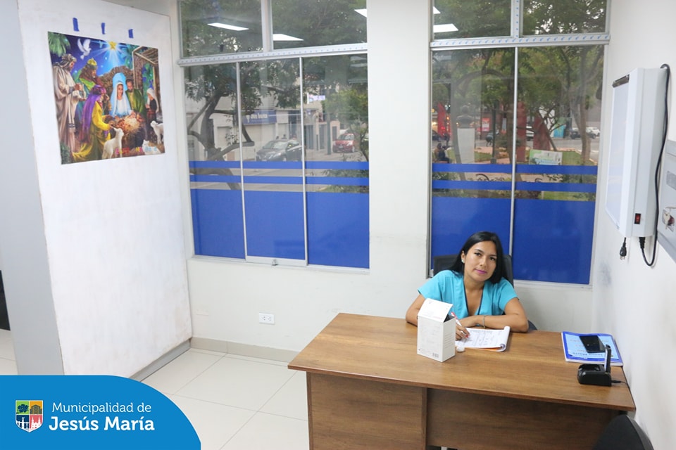En estas fiestas, seguimos comprometidos con tu bienestar. ✨ Nuestro personal de Movilidad Urbana realiza controles de tránsito 🚦 en las zonas con mayor afluencia de vehículos, mientras que el equipo de Limpieza Pública se encarga del barrido en todas las calles y avenidas para que disfrutes de un entorno más limpio. ✨
Y no olvides que tenemos el Tópico de Urgencias disponible para todos los jesusmarianos 🏥 Porque tu salud siempre es lo más importante. 💙
Juntos, ¡hacemos de este Año Nuevo un momento seguro y lleno de bienestar! 💪